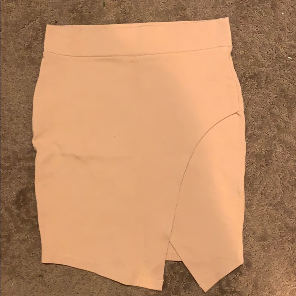 Slitted pencil skirt